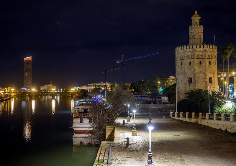 La Hora del Planeta apaga los monumentos simbólicos de 400 ciudades en España La Hora del Planeta apaga los monumentos simbólicos de 400 ciudades en España