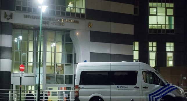 Salah Abdeslam y otro detenido reciben el alta hospitalaria Salah Abdeslam y otro detenido reciben el alta hospitalaria