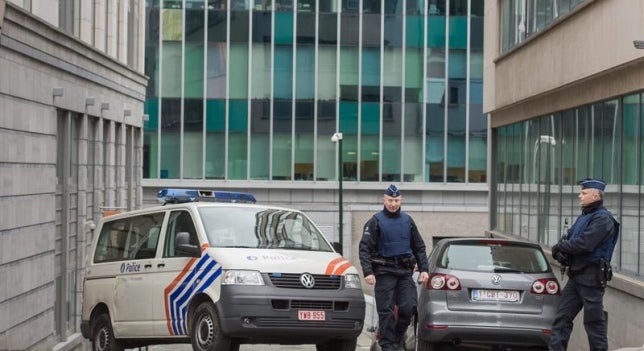 Gran operación antiterrorista en Bruselas con fuerzas especiales y artificieros Gran operación antiterrorista en Bruselas con fuerzas especiales y artificieros