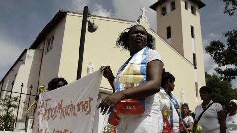 Damas de Blanco durante la manifestaci&oacute;n en La Habana