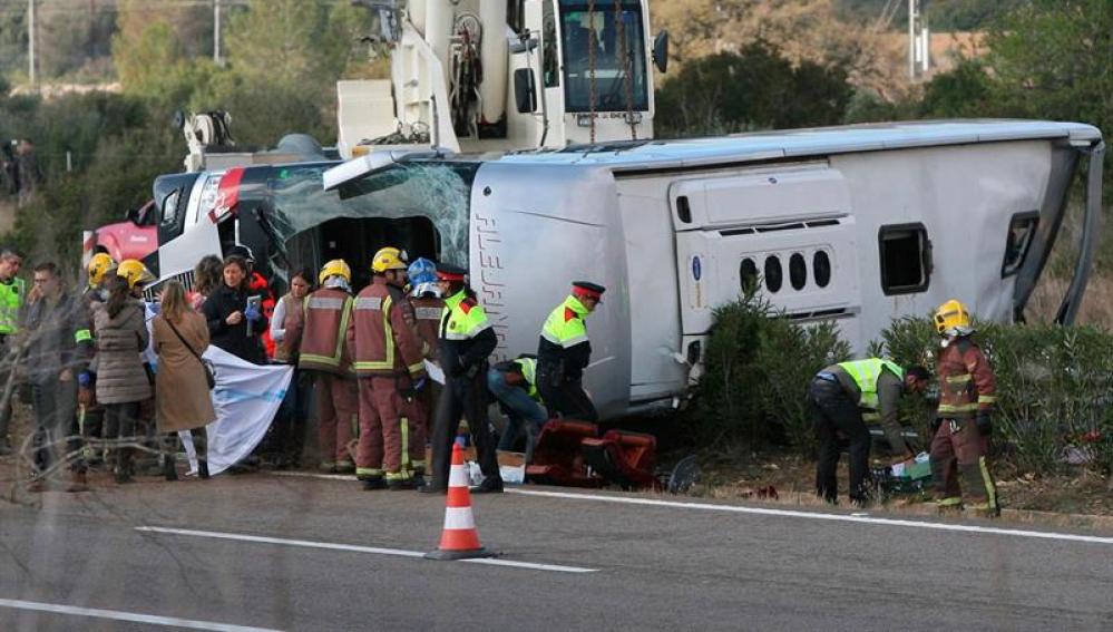 Fallecen 14 estudiantes tras ver las fallas en un accidente en la AP-7 en Tarragona