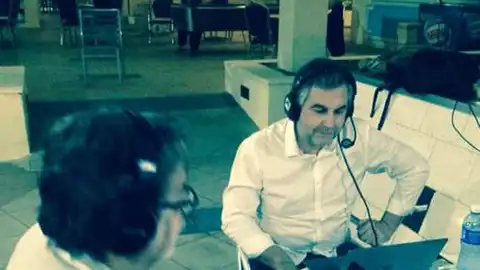 Carlos Alsina con el jefe de Internacional de Onda Cero, Ángel Gonzalo. Carlos Alsina con el jefe de Internacional de Onda Cero, Ángel Gonzalo.
