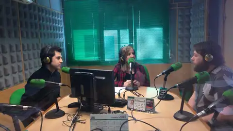 El grupo Onion Smile en Pontevedra en la Onda Susana Pedreira con parte del equipo de Onion Smile