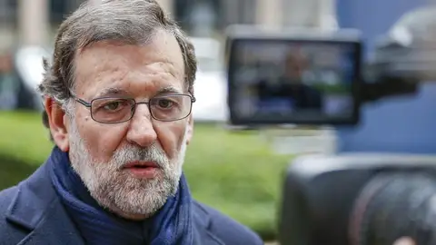 Rajoy traslada a Bélgica la solidaridad y el apoyo de España tras las explosiones Rajoy traslada a Bélgica la solidaridad y el apoyo de España tras las explosiones