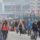 Pasajeros evacuados del aeropuerto de Bruselas