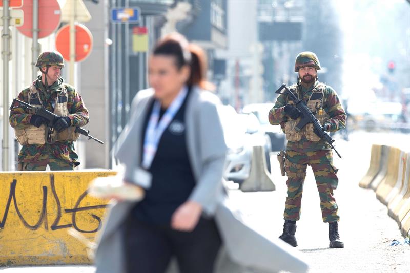 Bélgica examinará este lunes bajar el nivel de alerta terrorista tras más de dos años bajo riesgo "grave" Bélgica examinará este lunes bajar el nivel de alerta terrorista tras más de dos años bajo riesgo "grave"