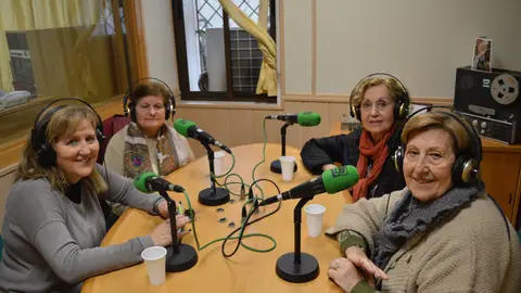 Tertulia sobre 'cocina cofrade' Algunas participantes en el concurso de Dulces y Salados de Asuntos Sociales nos visitan para desvlelarnos algunas de sus recetas para cuaresma