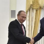 Vladimir Putin y John Kerry durante su encuentro en Rusia