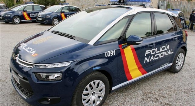 Detienen a dos personas que obligaban a mujeres a dar masajes con "final feliz" Detienen a dos personas que obligaban a mujeres a dar masajes con "final feliz"