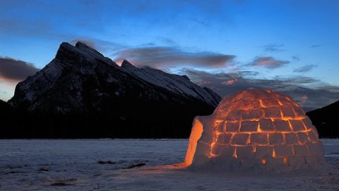 Un igl&uacute; habitado por Inuits