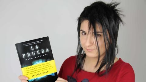 Mado Mart&iacute;nez con su libro 'La Prueba'