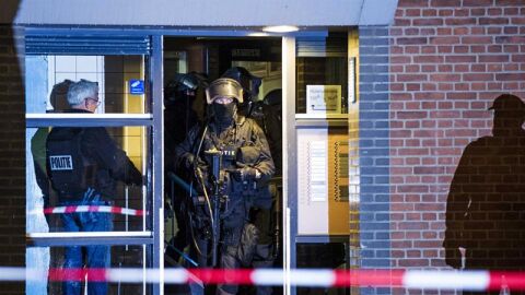 La polic&iacute;a holandesa registra una vivienda en Rotterdam