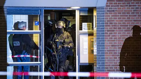 La policía holandesa registra una vivienda en Rotterdam La policía holandesa registra una vivienda en Rotterdam