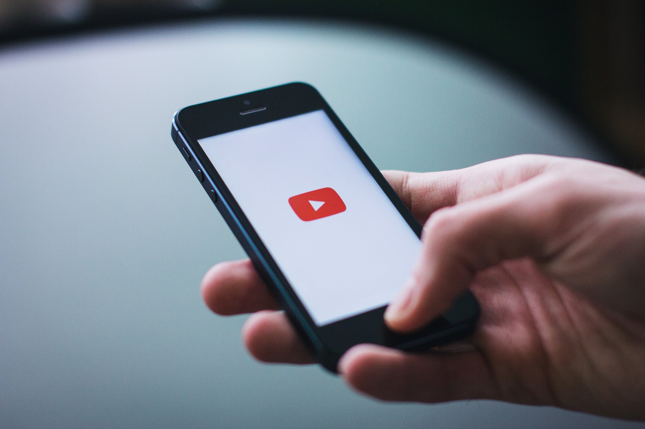 Los anuncios de más de 300 marcas aparecen junto a contenido extremista en YouTube Los anuncios de más de 300 marcas aparecen junto a contenido extremista en YouTube