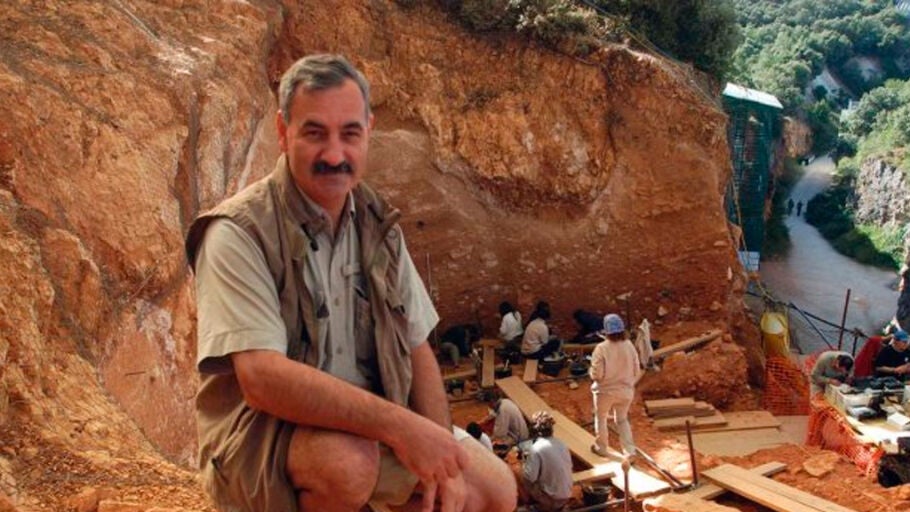 El Codirector de las excavaciones de Atapuerca, Jos&eacute; Mar&iacute;a Berm&uacute;dez de Castro