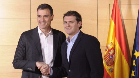 Pedro S&aacute;nchez y Albert Rivera tras su reuni&oacute;n