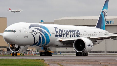 Un avi&oacute;n de la compa&ntilde;&iacute;a Egyptair
