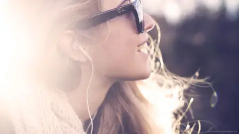 Escuchando música Escuchando música