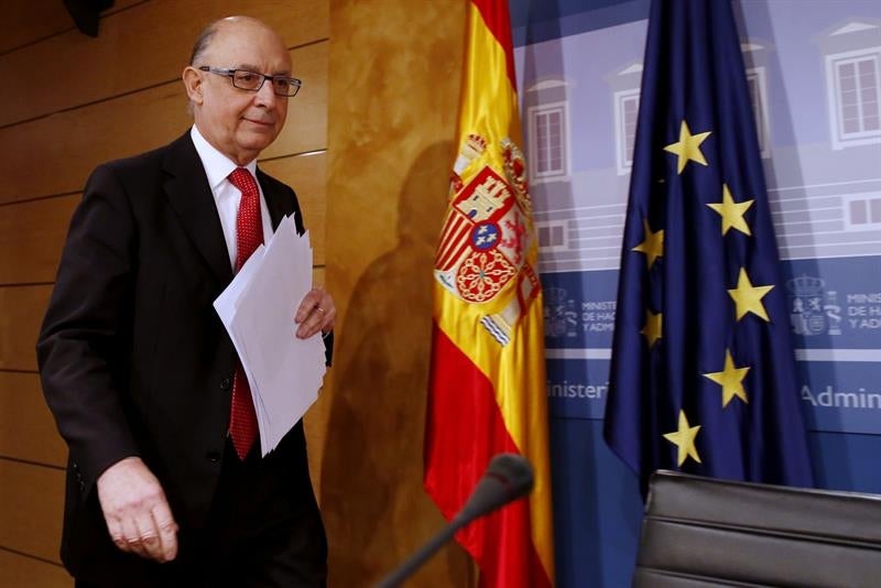 El déficit público de 2015 fue del 5,16% del PIB, casi un punto más de lo pactado El déficit público de 2015 fue del 5,16% del PIB, casi un punto más de lo pactado