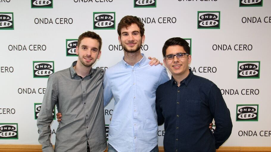Alexandre D&iacute;az, Pablo Vidarte y Javier Rodr&iacute;guez, creadores de unas macetas que cargan el tel&eacute;fono m&oacute;vil