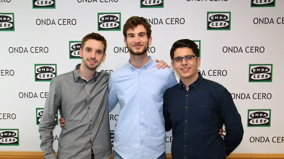 Alexandre Díaz, Pablo Vidarte y Javier Rodríguez, creadores de unas macetas que cargan el teléfono móvil Alexandre Díaz, Pablo Vidarte y Javier Rodríguez, creadores de unas macetas que cargan el teléfono móvil