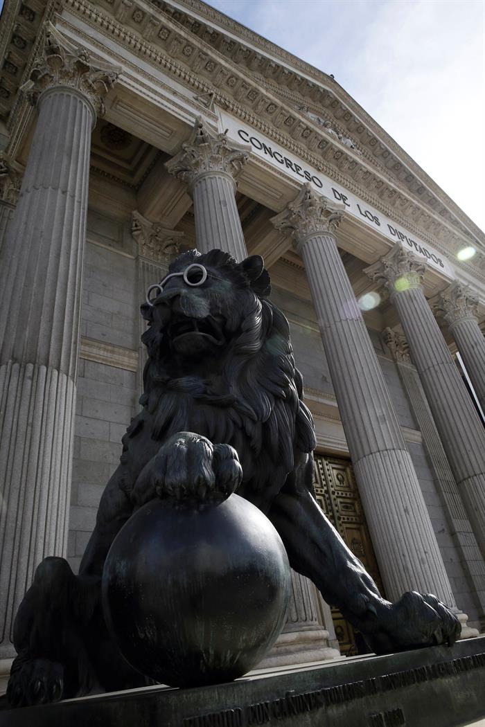 Los leones del Congreso, 'lectores' del Quijote en el centenario de Cervantes Los leones del Congreso, 'lectores' del Quijote en el centenario de Cervantes