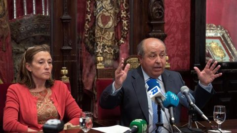 El exalcalde de Granada, Jos&eacute; Torres Hurtado, y la exconcejal de Urbanismo, Isabel Nieto