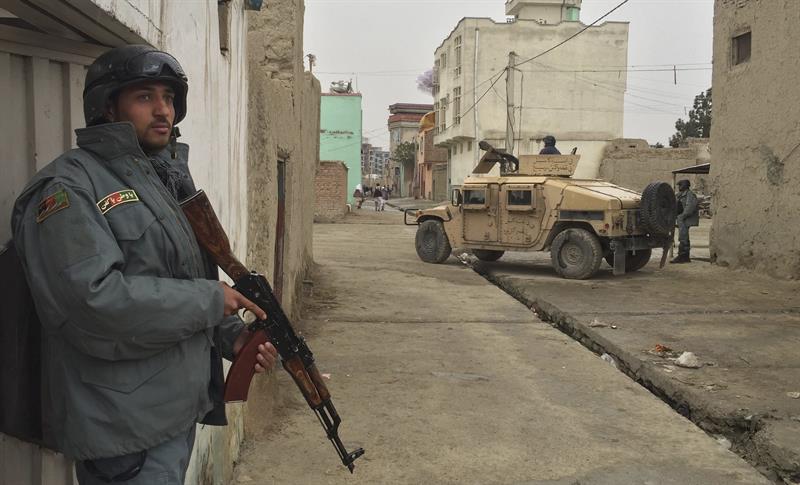 Al menos 24 muertos en un ataque suicida cerca del Ministerio de Defensa de Kabul Al menos 24 muertos en un ataque suicida cerca del Ministerio de Defensa de Kabul