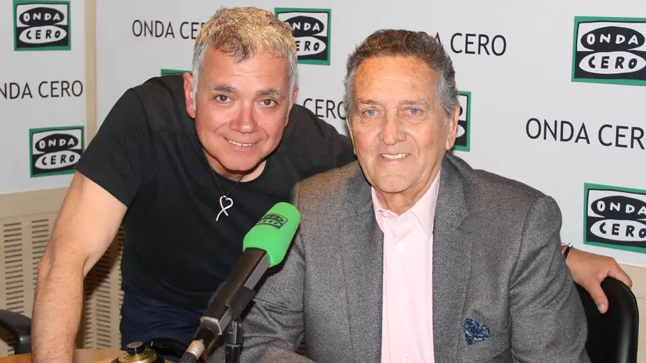 Fernando Schwartz y Juan Ramón Lucas Fernando Schwartz y Juan Ramón Lucas en los estudios de Onda Cero