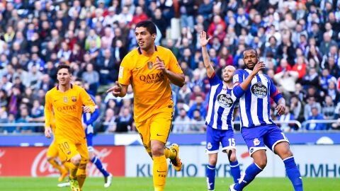 Su&aacute;rez festeja uno de sus goles contra el Deportivo