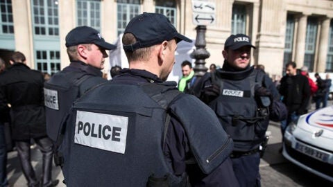 Agentes de la Polic&iacute;a francesa