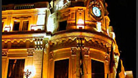 Fachada de la parte antigua del Ayuntamiento de Ceuta, inaugurada por Alfonso XIII en 1927