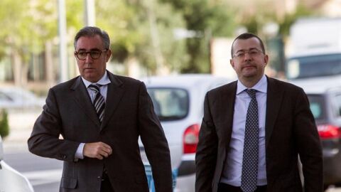 Diego Torres (i) y su abogado Manuel Gonz&aacute;lez Peeters
