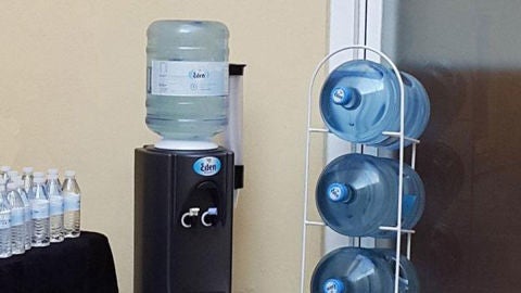 Agua embotellada