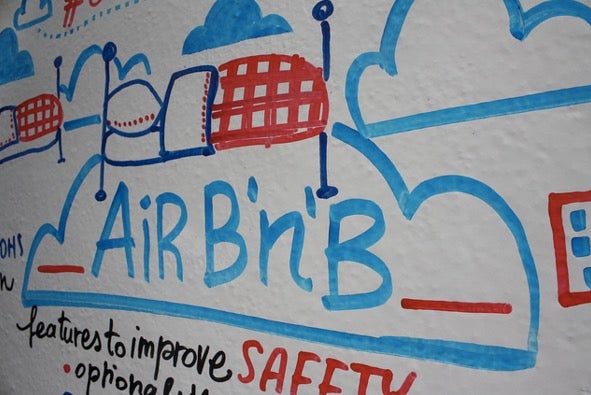 El Govern iniciará los trámites para expedientar a Airbnb y TripAdvisor por no cumplir con la ley de alquiler turístico El Govern iniciará los trámites para expedientar a Airbnb y TripAdvisor por no cumplir con la ley de alquiler turístico