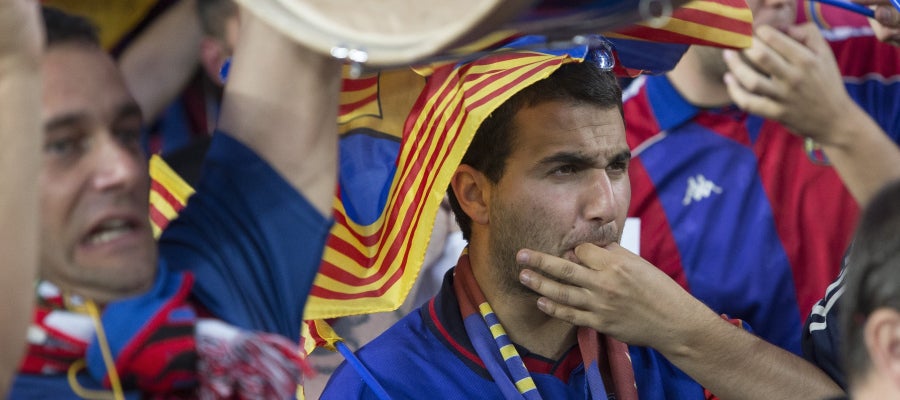 Un aficionado silba mientras suena el himno español en la pasada final de Copa del Rey Un aficionado silba mientras suena el himno español en la pasada final de Copa del Rey