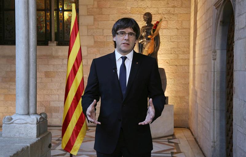 Personas físicas: "El talante humilde de Puigdemont" Personas físicas: "El talante humilde de Puigdemont"