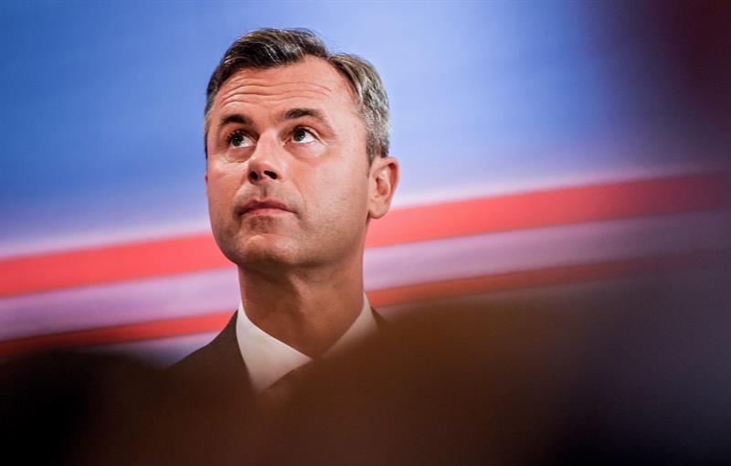 El derechista Hofer gana la primera vuelta de las presidenciales en Austria El derechista Hofer gana la primera vuelta de las presidenciales en Austria