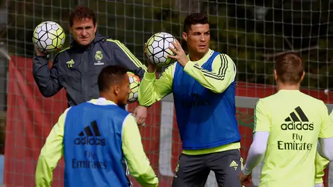 Cristiano Ronaldo entrena en la ciudad deportiva del Real Madrid Cristiano Ronaldo entrena en la ciudad deportiva del Real Madrid