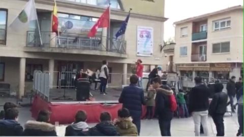 Dos raperos en las fiestas de Soto del Real