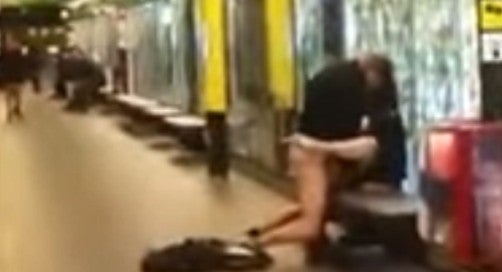 Buscan a una pareja que practicó sexo en el andén del metro de Barcelona Buscan a una pareja que practicó sexo en el andén del metro de Barcelona