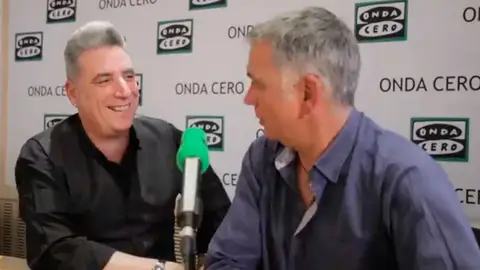 Loquillo y Juan Ramón Lucas durante la última pregunta Loquillo y Juan Ramón Lucas durante la última pregunta