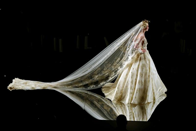 Una mujer vende su vestido de novia para pagar su divorcio Una mujer vende su vestido de novia para pagar su divorcio