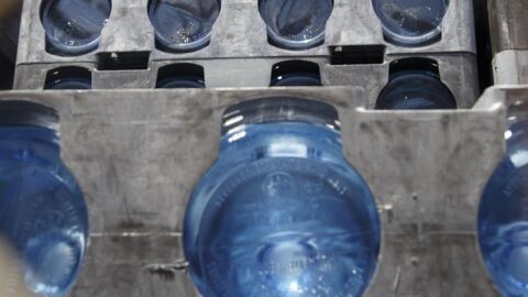 Agua embotellada