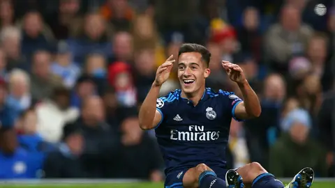 Lucas Vázquez protesta el penalti que le pudo hacer Otamendi Lucas Vázquez protesta el penalti que le pudo hacer Otamendi