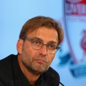 Jurgen Klopp en rueda de prensa con el Liverpool