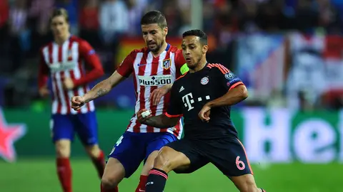 Gabi cubre a Thiago en el Calderón Gabi cubre a Thiago en el Calderón
