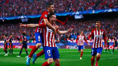 Sa&uacute;l marca ante el Bayern