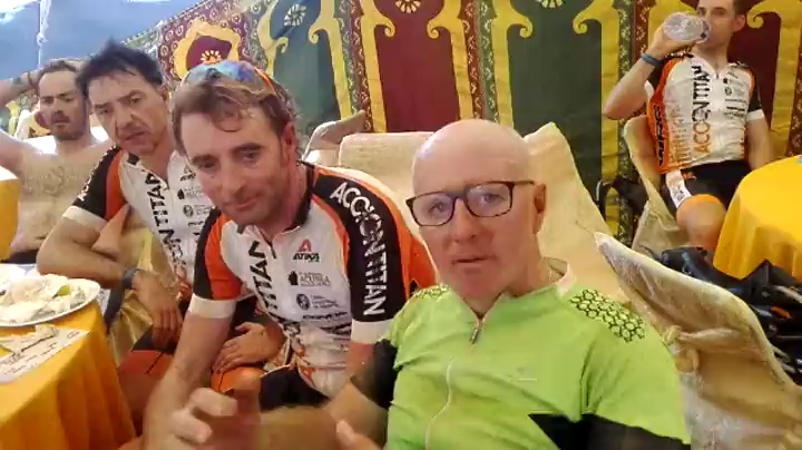 El equipo Acción Titan ayuda a Chema del Olmo a finalizar la 3ª etapa de la Titan Desert El equipo Acción Titan ayuda a Chema del Olmo a finalizar la 3ª etapa de la Titan Desert