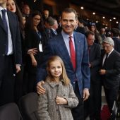 El Rey Felipe acude al Vicente Calderón junto a su hija, la Infanta Leonor